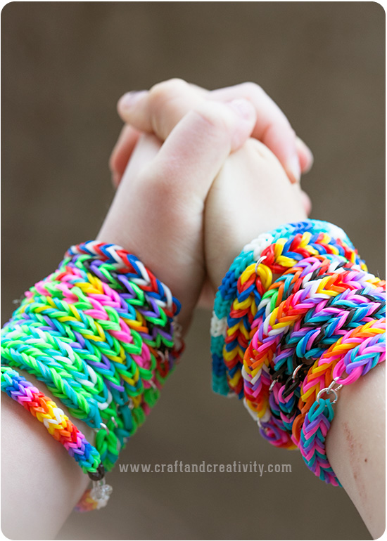 How do you make rubber band bracelets