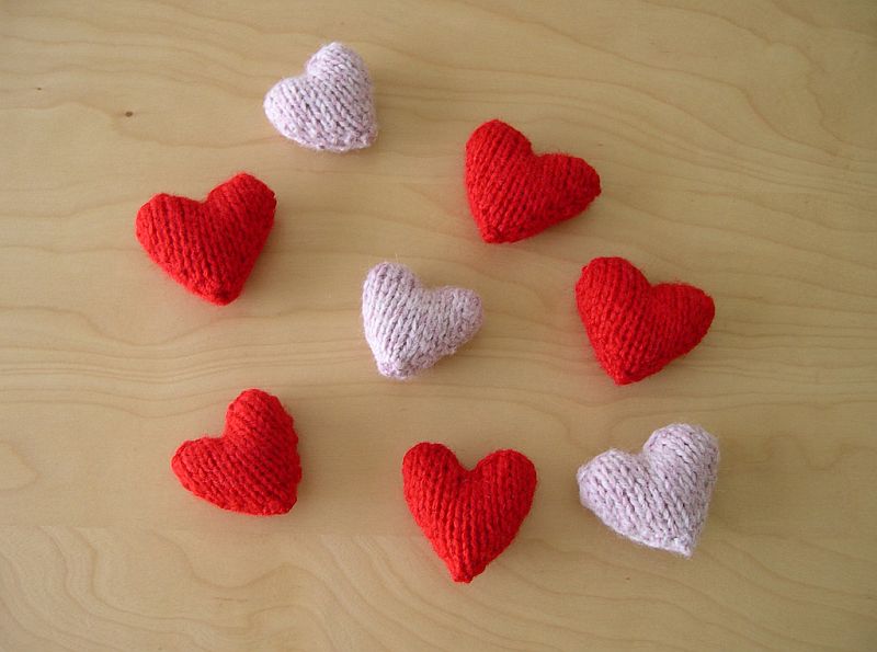 Simple knitted hearts