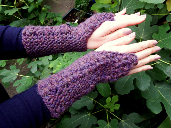 flower-trails-fingerless-gloves