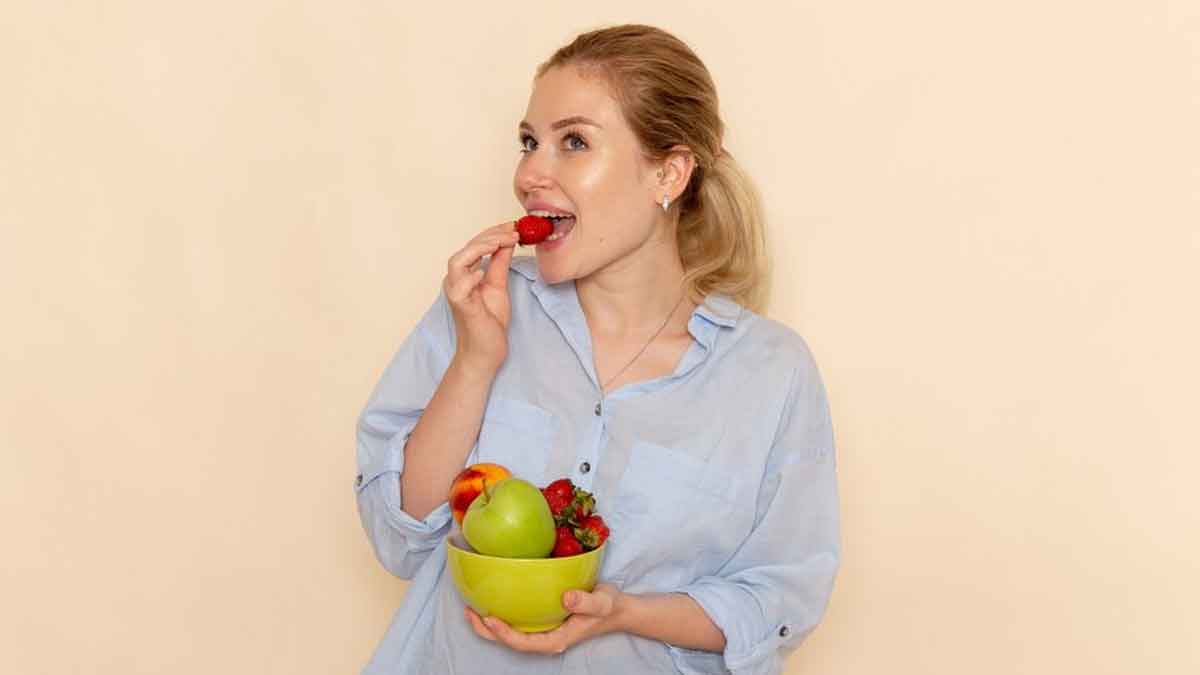 eating-fruits
