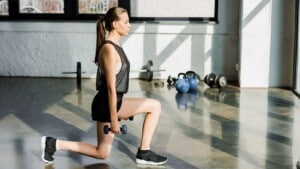 Walking lunges: Know how to do it correctly and its 6 benefits