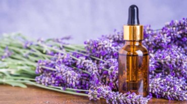 Lavender oil to treat sunburn